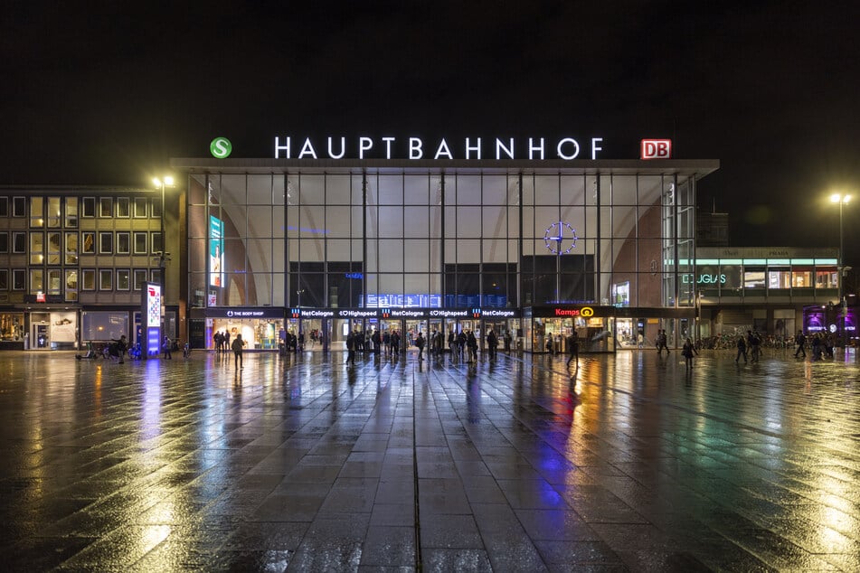 Das Kamerateam war mit Dreharbeiten im Hauptbahnhof beschäftigt, als es zu dem Angriff durch einen 30-Jährigen kam. (Archivbild)