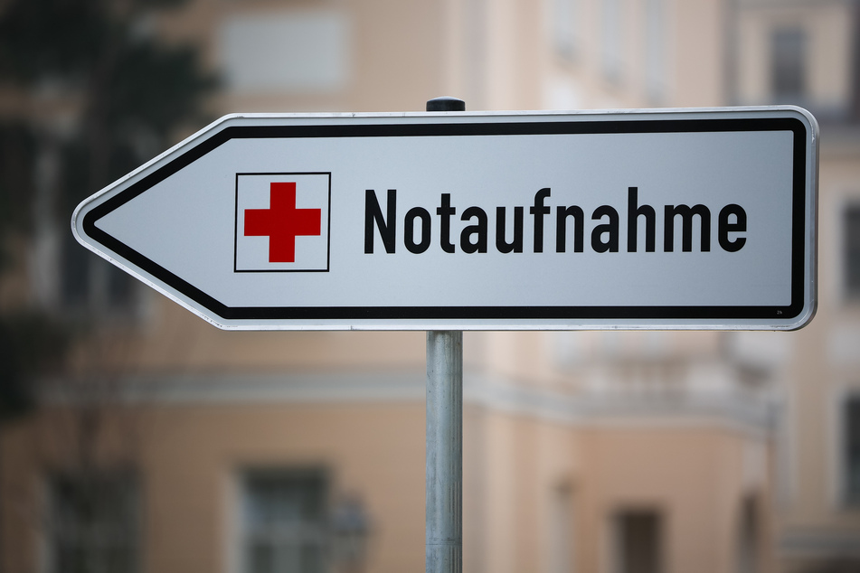 Nach einer Auseinandersetzung mit einer 22-Jährigen in Pankow kam eine Frau (60) am Donnerstag ins Krankenhaus. (Symbolbild)