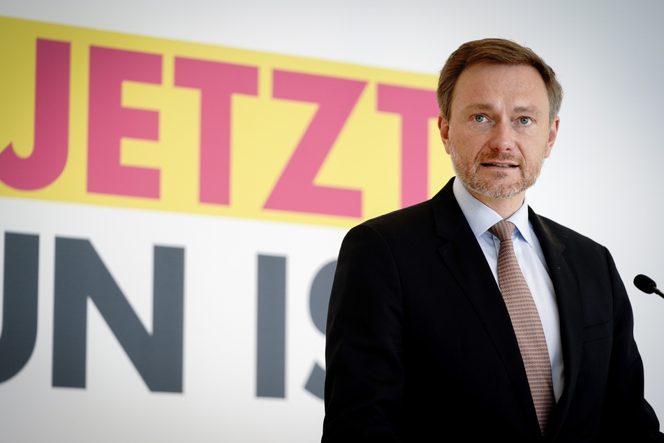 FDP-Chef Christian Lindner (42) fordert 3G-Regel" für Geimpfte, Genesene und Getestete.