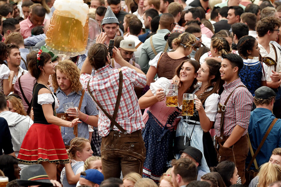Das "Donaulied" spaltet das Bierzelt-Publikum. Die Initiative auch. (Archiv)