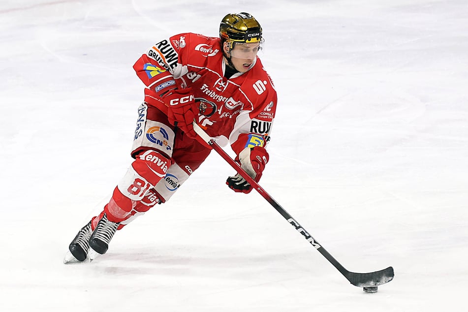 Crimmitschaus Goldhelm Corey Mackin (30) will auch gegen Regensburg liefern.