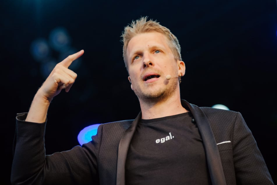 Comedian Oliver Pocher reichte eine Aussage der 29-Jährigen, um wieder an die Decke zu gehen.