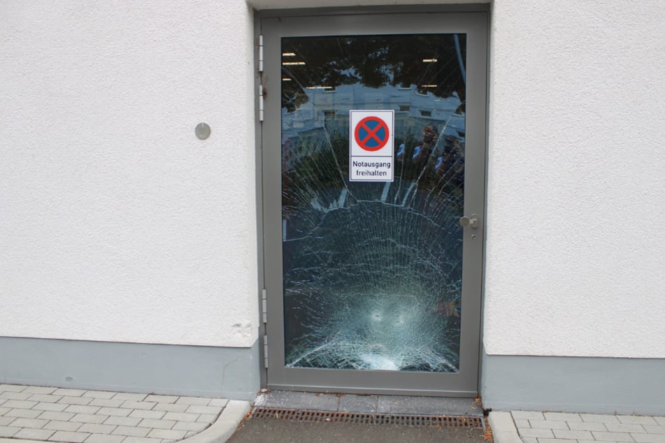 Die betroffene Notausgangstür muss nach dem Crash ersetzt werden.