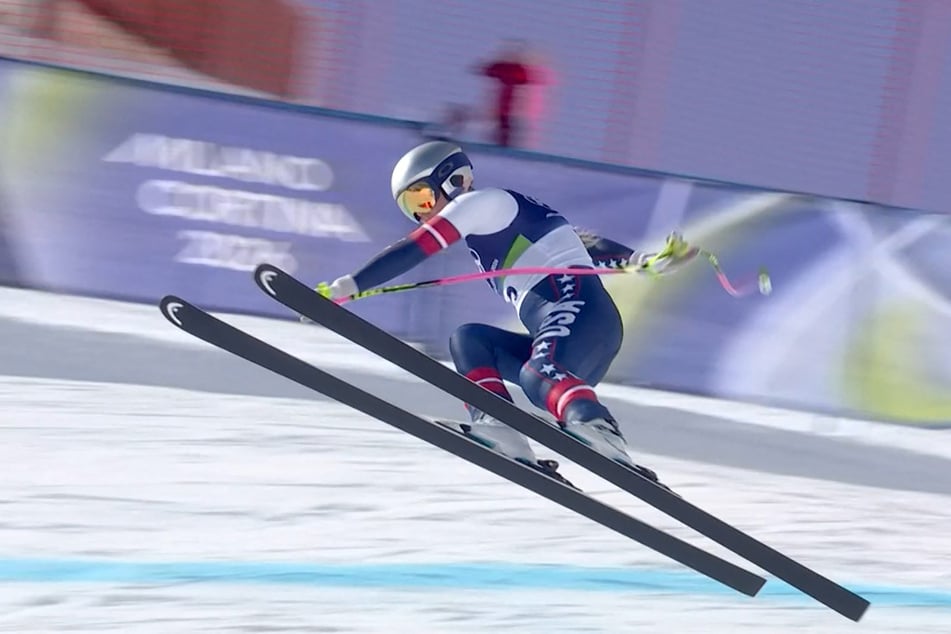 Lindsey Vonn (41) schlug mit der Hand gegen ein Tor und verlor daraufhin die Kontrolle. Beim folgenden Sturz brach sie sich den linken Unterschenkel.