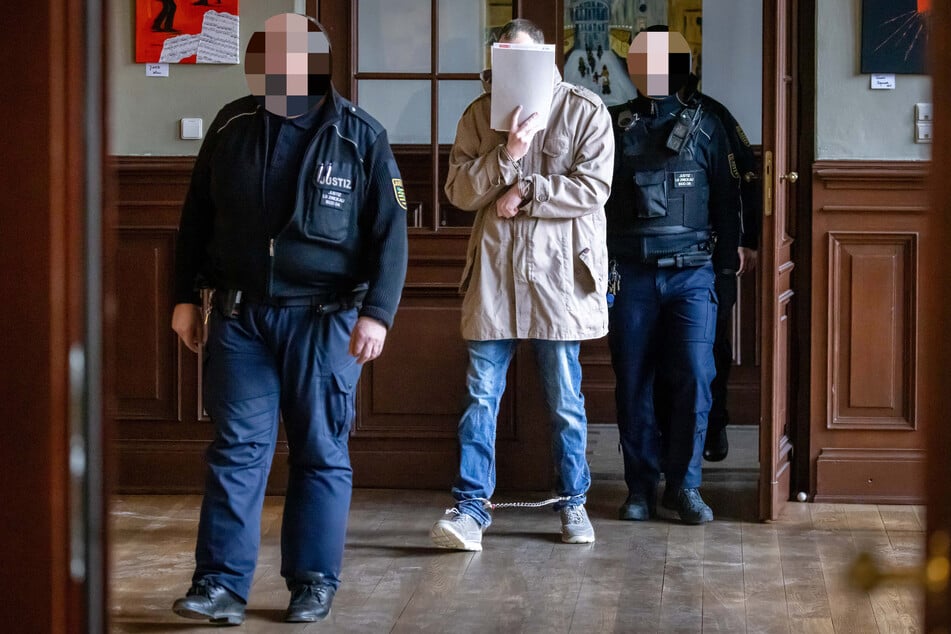 Daniel B. (37) kam am Mittwoch in Fußfesseln ins Gericht.