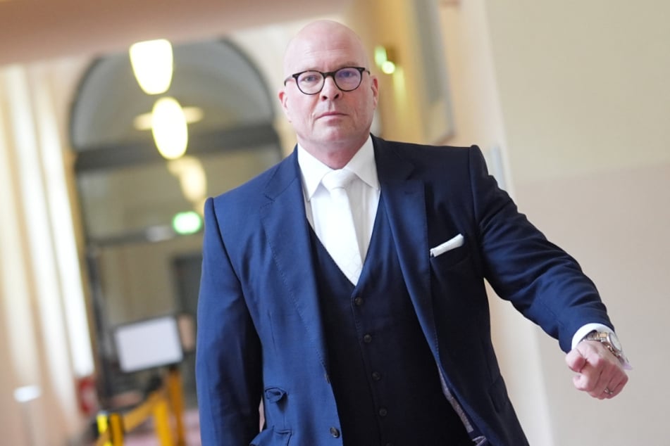 Sascha Böttner, Verteidiger des mutmaßlichen Mit-Entführers Tal S., erzählte am Dienstag vom Alltag seinen Mandanten in U-Haft.