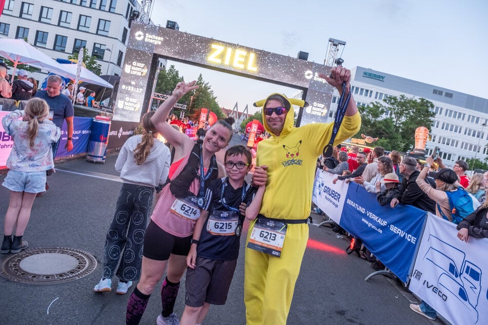 Mama, Papa, Sohn: Die Schillers nach ihrem 6-Kilometer-Lauf.