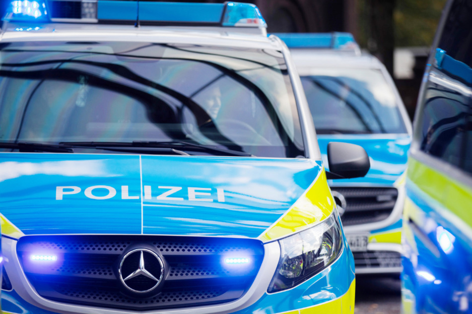 Die Polizei sucht nach dem geflüchteten Fahrer. (Symbolbild)