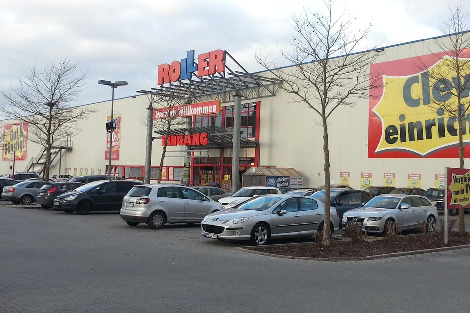 In Eching gibt's bei Roller Möbel bis Samstag (6.11.) Sofas, Betten