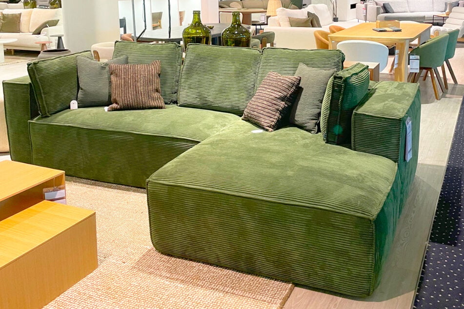 Dieses schöne Ecksofa könnt Ihr hier mit satten 25 Prozent Rabatt kaufen