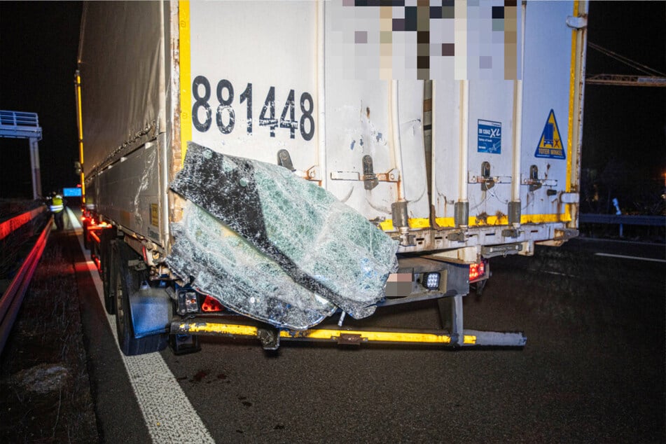 Der Laster-Fahrer (64) blieb unverletzt.
