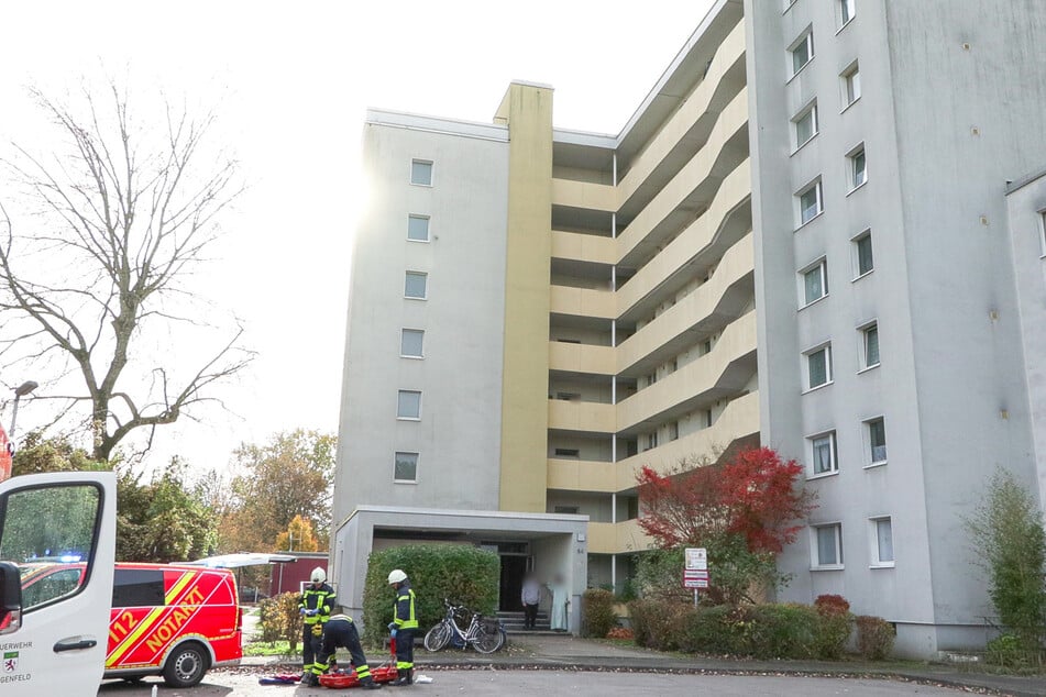 In einer Messi-Wohnung in Monheim bei Düsseldorf hatten Mitarbeiter einer Fachfirma eine skelettierte Leichte entdeckt.
