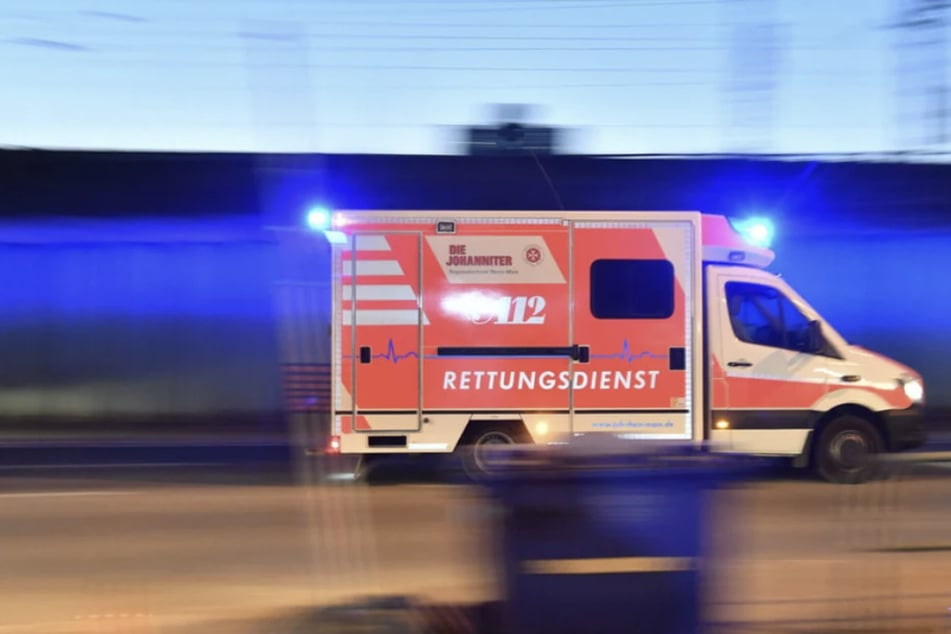 Die Verletzten wurden nach dem Unfall allesamt ins Krankenhaus gebracht. (Symbolfoto)