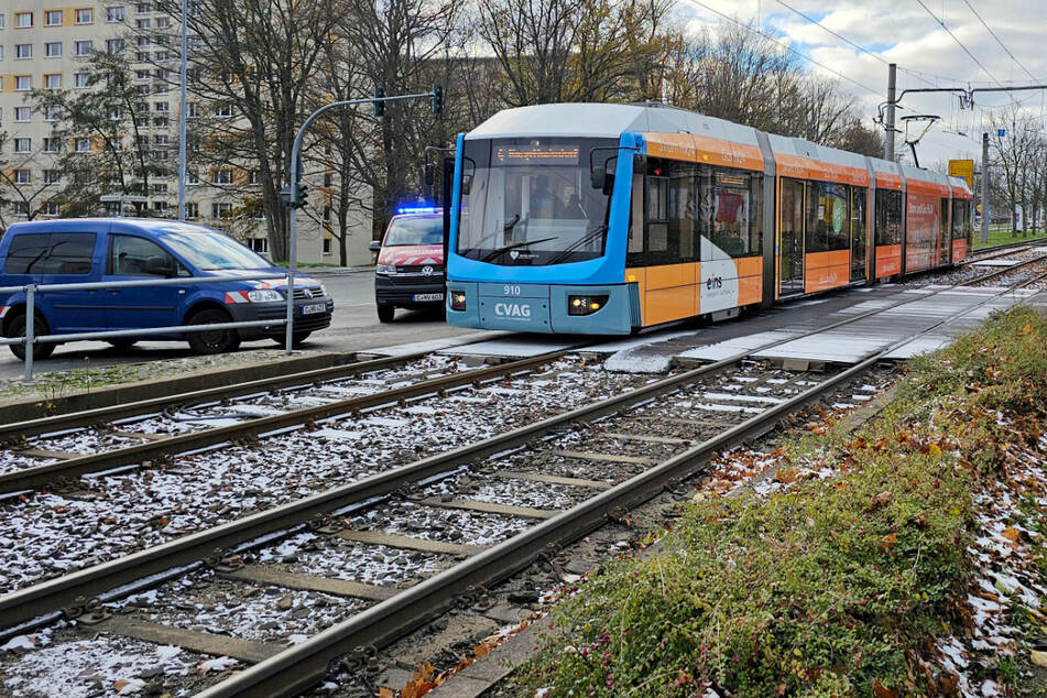 Auf der Dr.-Salvador-Allende- Straße/Stollberger Straße zu einem Unfall mit einer Straßenbahn.