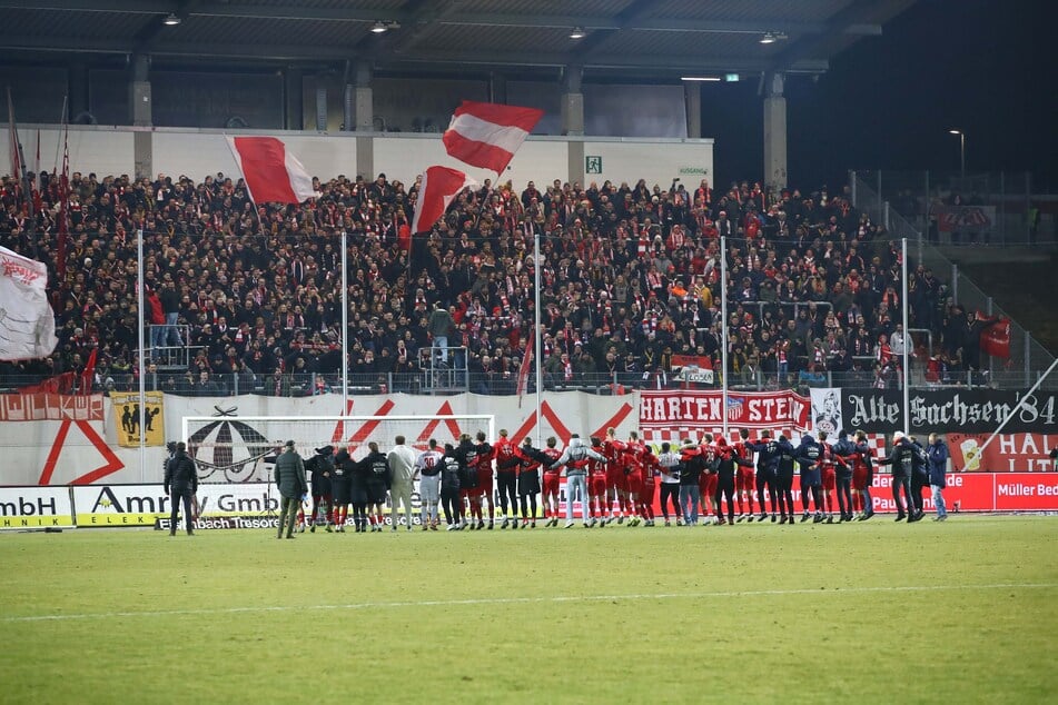 Jubel in Zwickau: Die Westsachsen haben den Kracher gegen den Doublesieger Lok Leipzig zum Auftakt beschert bekommen.