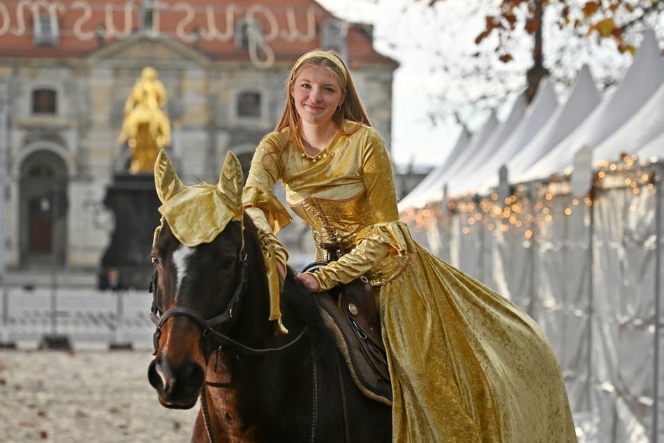 Emma Börner (17) ist die diesjährige goldene Reiterin und damit der Schutzpatron des Augustusmarktes.