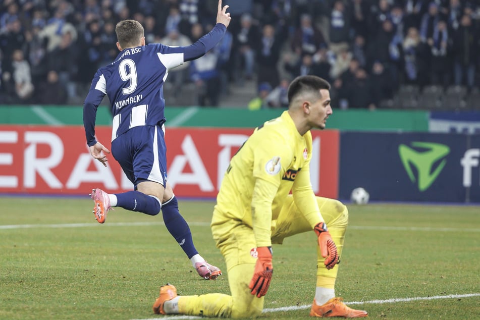 Wie schon in der Liga war Joker Dawid Kownacki (28) sofort zur Stelle.