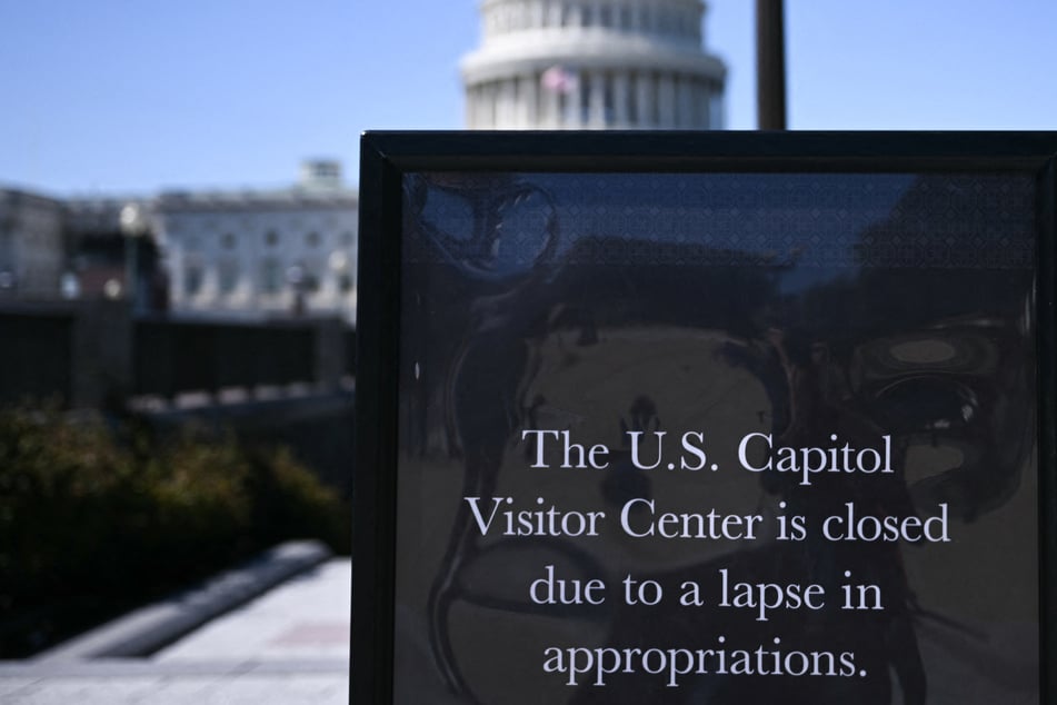 Government shutdown to last for days as White House warns of "imminent" layoffs