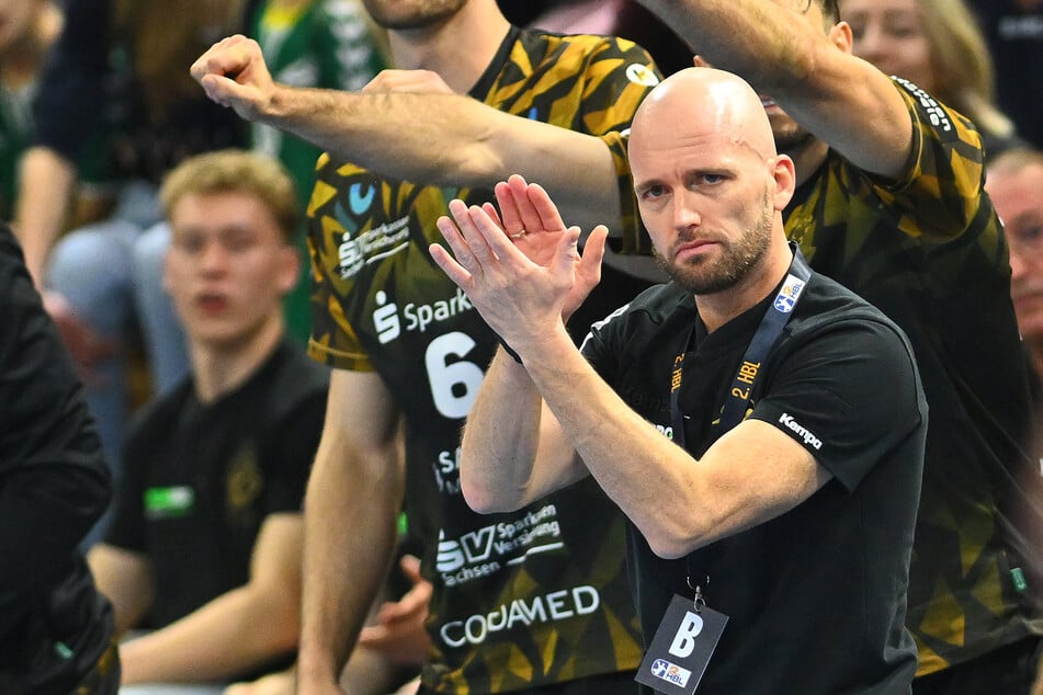 Beim Kunststück von Julius Dierberg gab's auch von Coach André Haber (40) Applaus.
