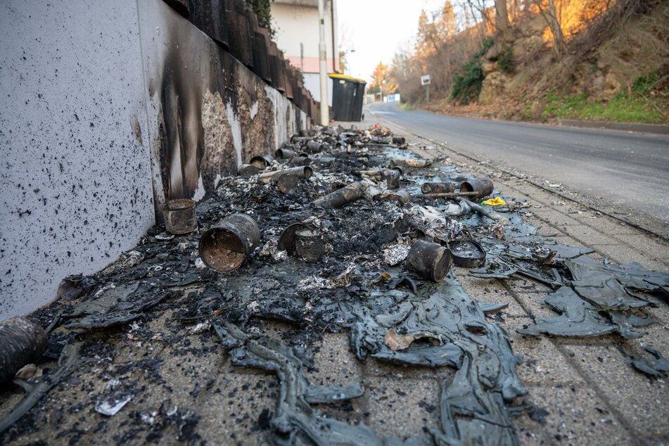 In der Nacht zu Donnerstag brannten auch mehrere Mülltonnen in Döbeln.