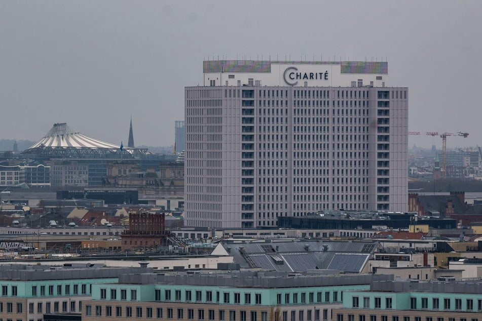 Eine Studie der Berliner Charité bildet die Grundlage für eine neue App zur Unterstützung von Brustkrebspatientinnen. (Archivfoto)
