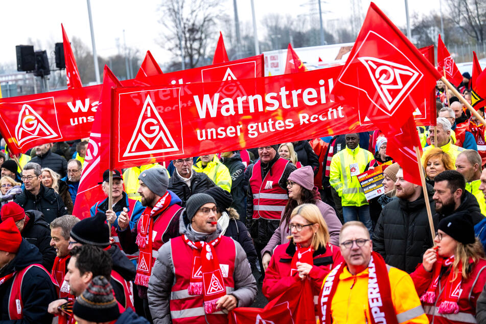 Die IG Metall setzt am kommenden Montag zum nächsten Warnstreik an. (Archivbild)