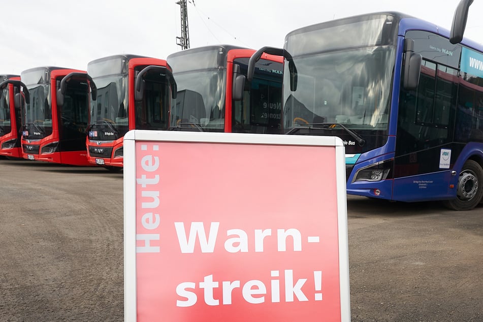 Schon Anfang Februar hatte es für einen Tag Warnstreiks bei Bussen und Bahnen gegeben.