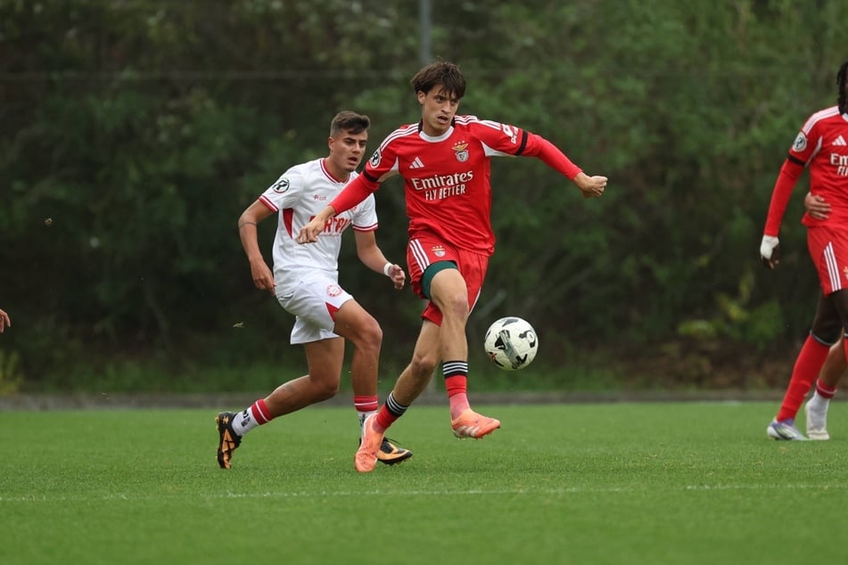 Der portugiesische U18-Nationalspieler Gil Neves (18) soll in Köln einen Vertrag bis 2029 erhalten.