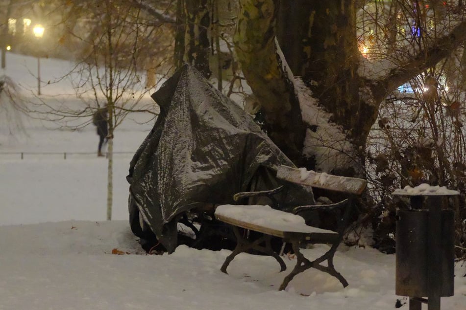 Gerade für Menschen ohne Wohnung können die eisigen Temperaturen schnell zur Gefahr werden. Wie viele Menschen das Hilfsangebot der Stadt nicht nutzen, bleibt unklar.