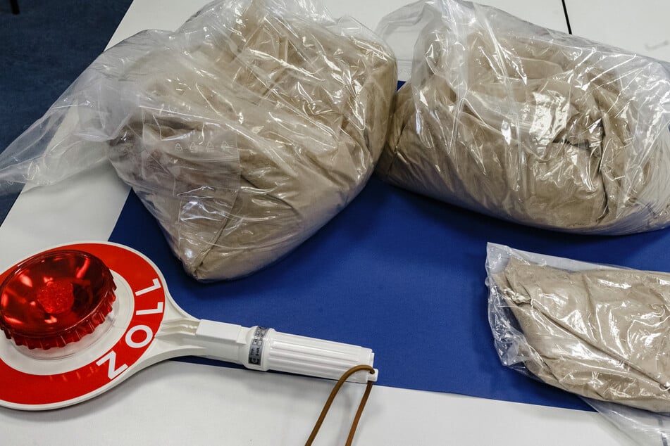 Zwei Festnahmen nach Rekordfund! 700 Kilo Heroin im Wert von 60 Millionen Euro beschlagnahmt