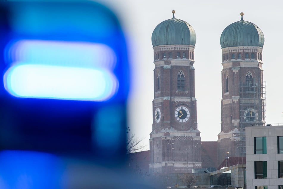 Die Münchner Polizei ermittelt und sucht Zeugen. (Symbolbild)