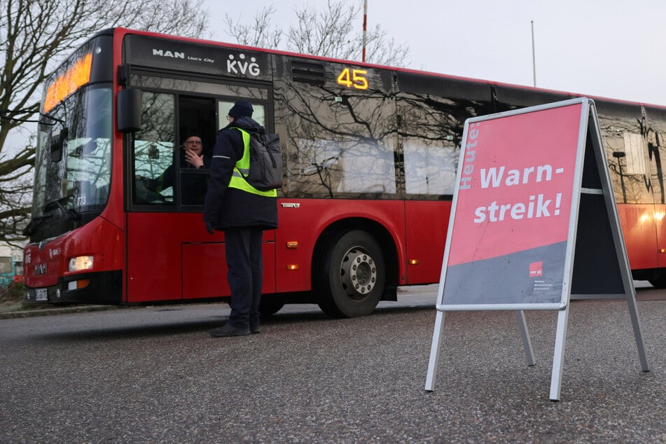 Der Fahrbetrieb in einigen Landkreisen wird erheblich eingeschränkt. (Symbolbild)