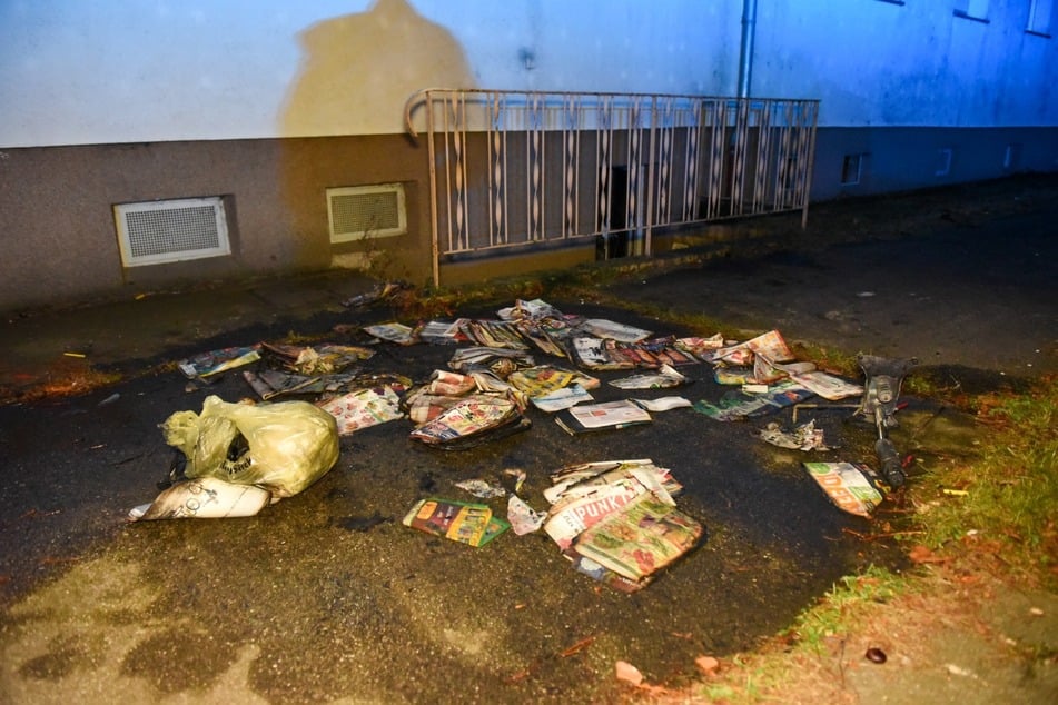 Wie der Unrat in Brand geraten war, ermittelt nun die Polizei.