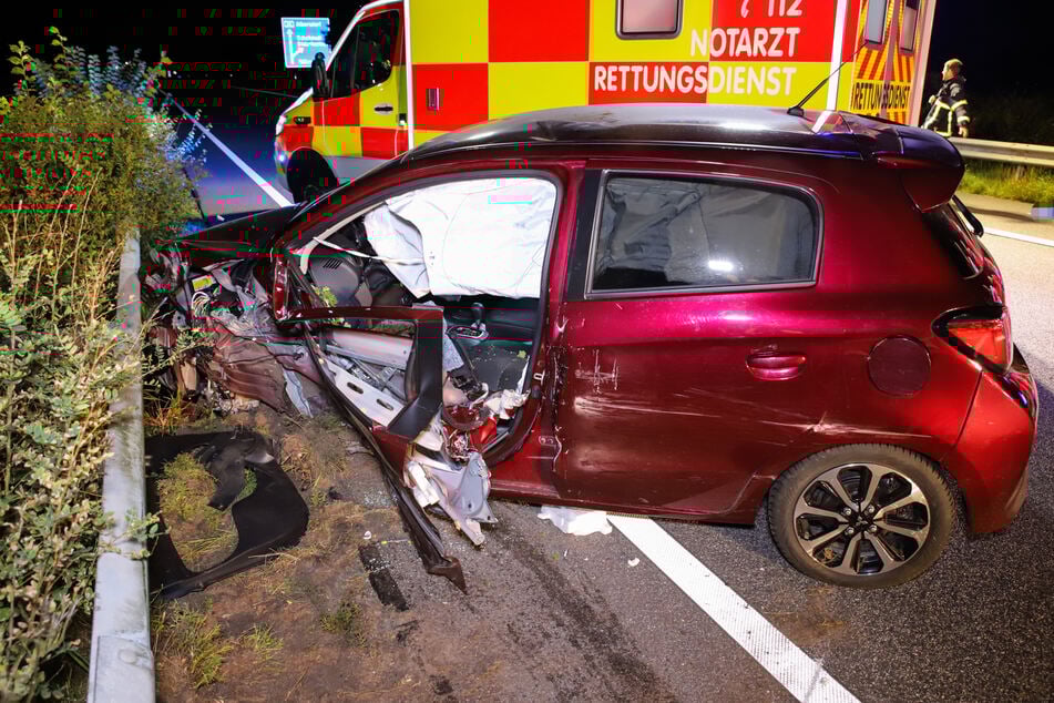 Der Fahrer des Mitsubishi verstarb noch an der Unfallstelle.