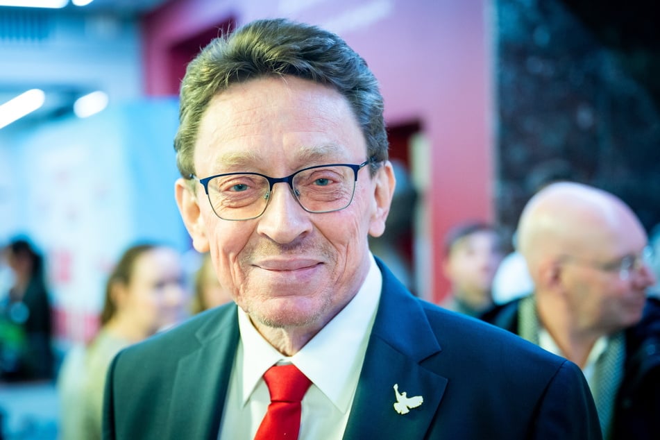 Oberbürgermeister Henry Ruß freute sich 2023 auf das neue Forschungszentrum - nun wurde der Baustart um mindestens ein Jahr verschoben.