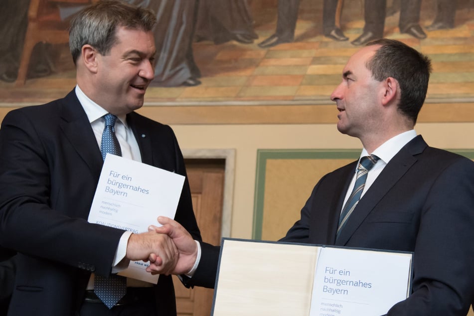 Fünf Jahre nach dem Beginn ihrer Zusammenarbeit 2018 setzen CSU-Vorsitzender Markus Söder (56, l.) und Freie-Wähler-Chef Hubert Aiwanger (52) ihre Koalition fort. (Archiv)