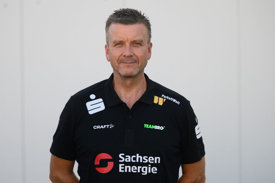 Alex Waibl (55) ist sei 2009 Chef-Trainer der DSC Volleyball-Damen.