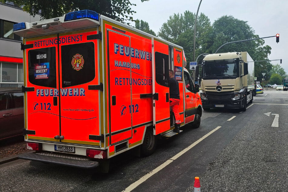 Der Lkw-Fahrer hat die Radfahrerin offenbar übersehen.