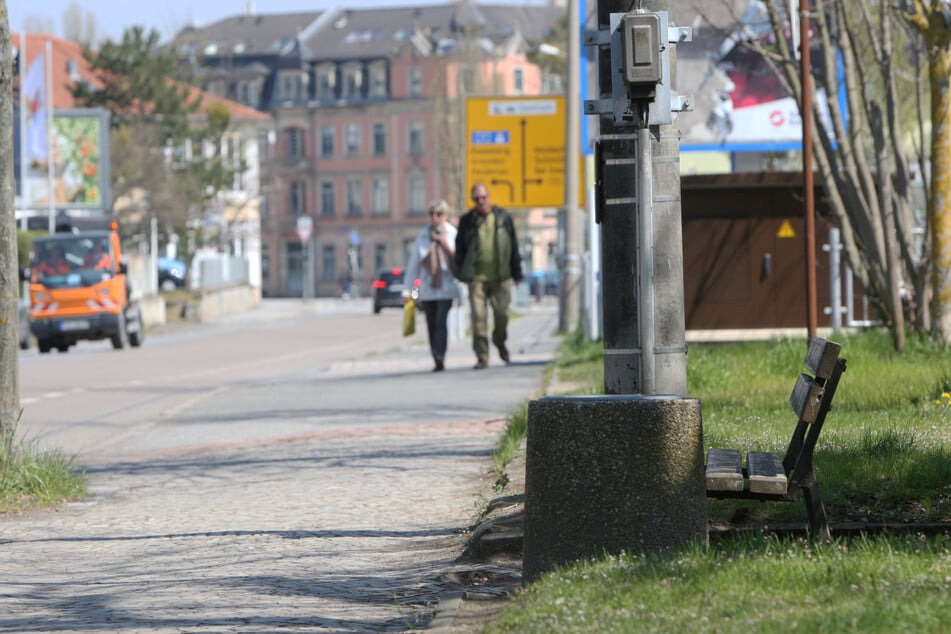 Der Unfall ereignete sich auf der Dippoldiswalder Straße in Richtung Maxim-Gorki-Straße kurz vor der Kreuzung mit der Dresdner Straße/Königsteiner Straße. (Archivbild)
