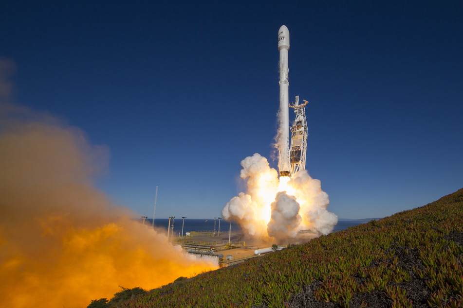 Eine SpaceX-Rakete des Typ Falcon 9 brachte die koreanische Mondsonde bis ganz nach oben. (Symbolbild)