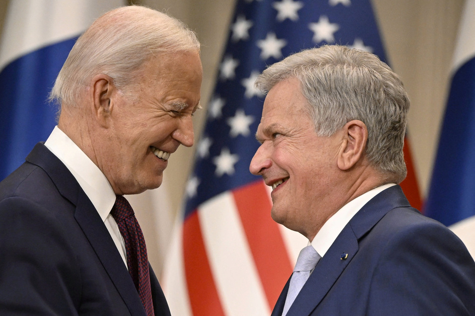 US President Joe Biden (l.) and Finnish President Sauli Niinisto shake hands at the Presidential Palace in Helsinki, Finland, on July 13, 2023.