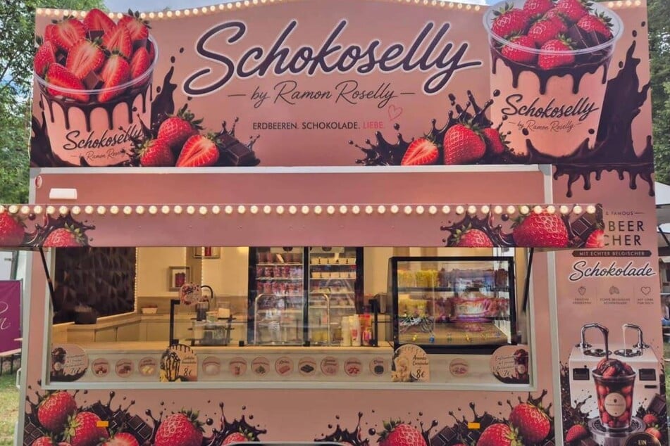 Mithilfe eines benachbarten Schreiners hat Ramon Roselly den schnuckeligen rosa Verkaufswagen für Freundin Lorena ausgebaut.