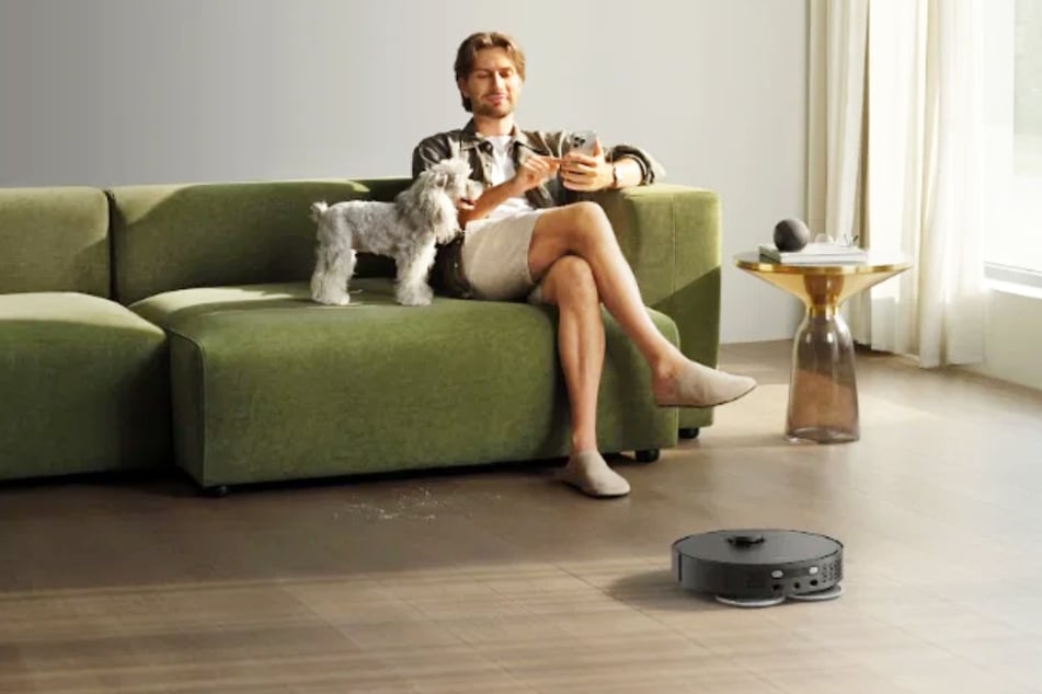 This is what happens when vacuum cleaning takes care of itself