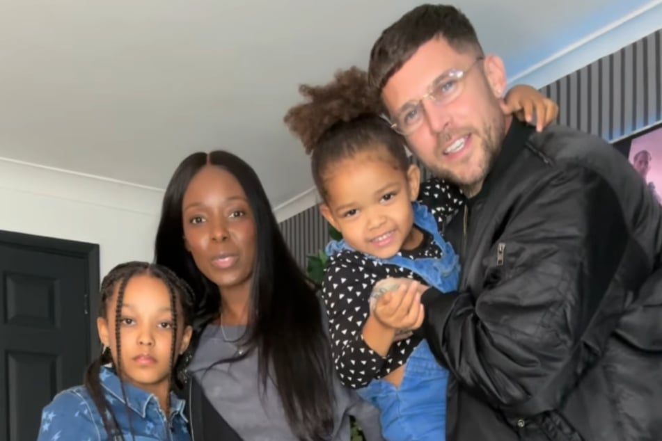 Tochter Aurora (v.l.), Mama Sharon, Tochter Araiyah und Papa Thomas Dimery sind eine bunte Familie - und stolz auf sich.