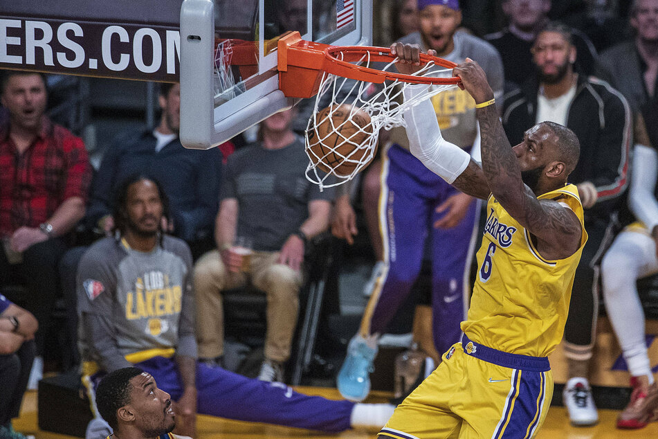 NBA: LeBron leads the Lakers to a big win at home over the Warriors