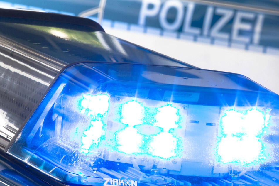 Die Dresdner Polizei musste Donnerstagnacht ausrücken, um einen Kollegen zur Vernunft zu bringen. (Symbolbild)