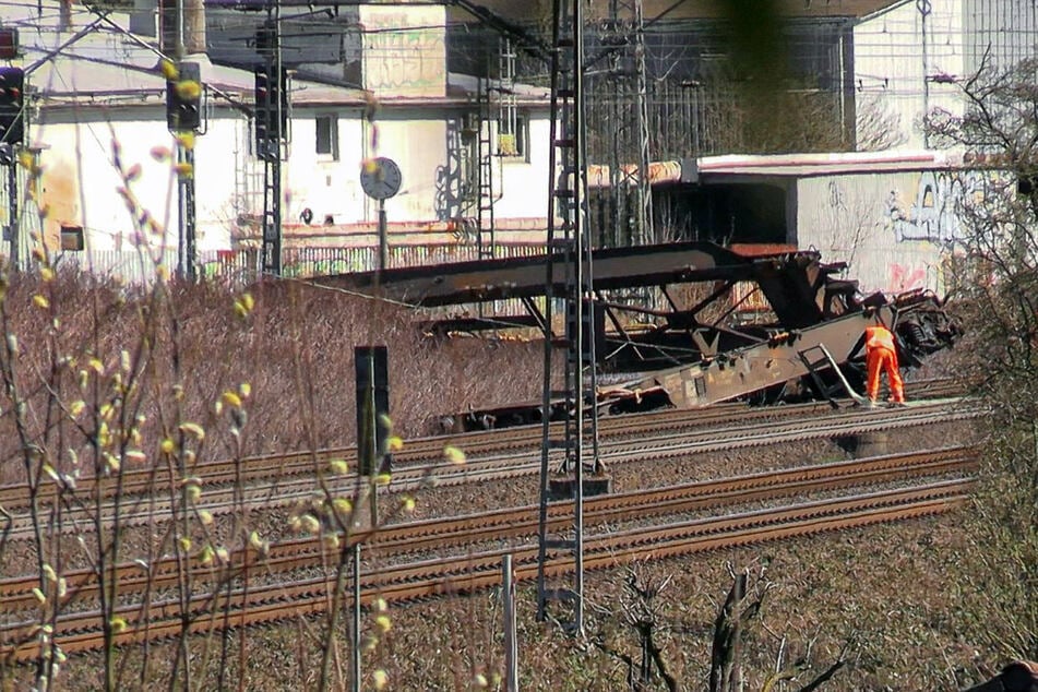 Bahn-Chaos in NRW: Fernverkehr in Wuppertal läuft nach Unfall allmählich wieder an