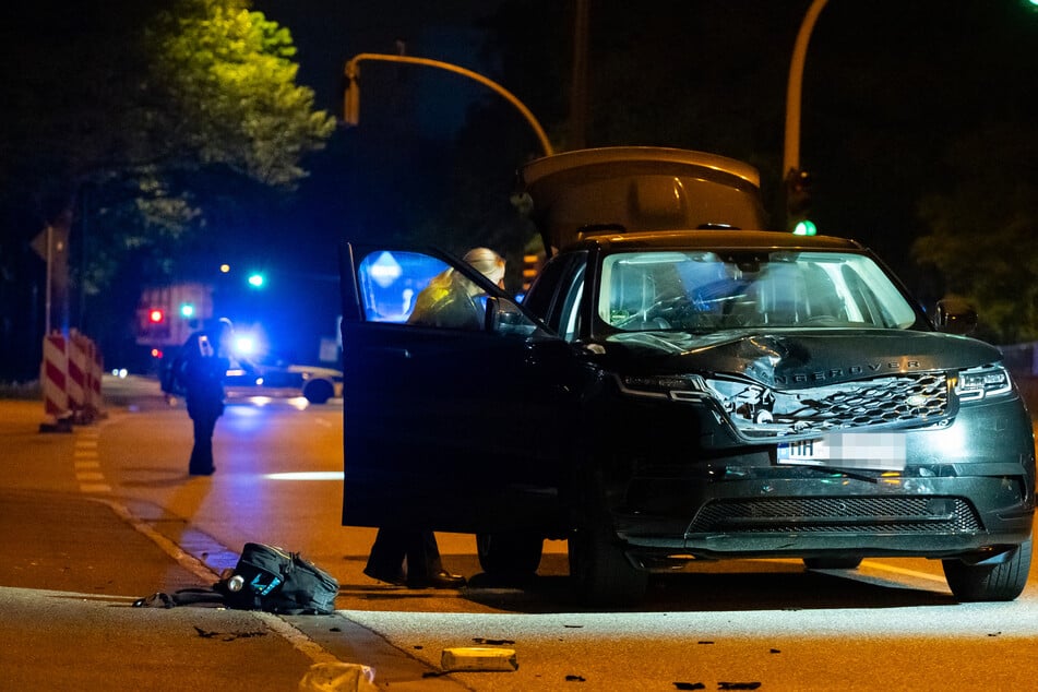 Durch den Aufprall wurde die Motorhaube des SUV eingedrückt und die Frontscheibe beschädigt.