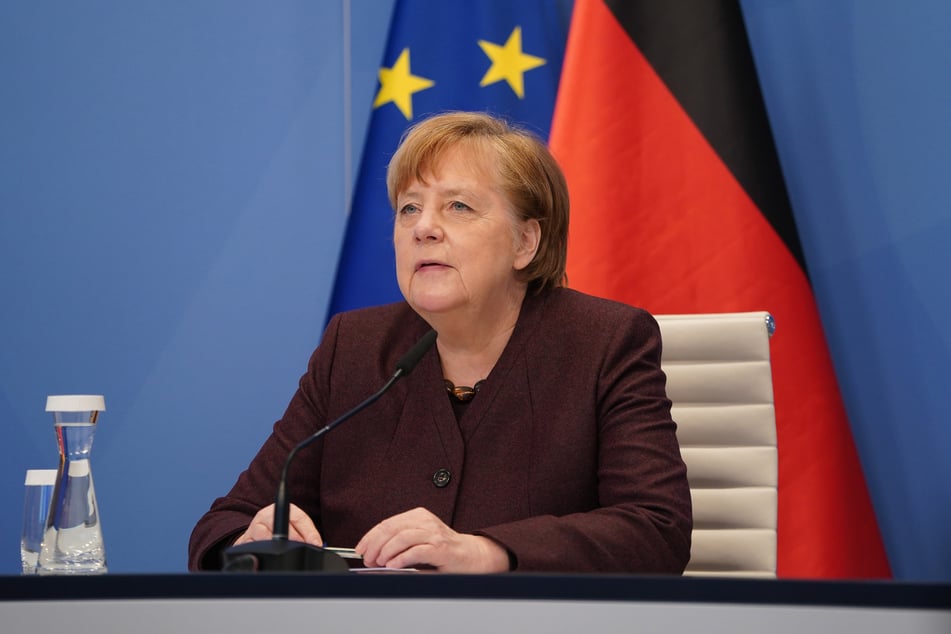Bundeskanzlerin Angela Merkel (66) nimmt vom Kanzleramt aus virtuell an einer Videokonferenz teil. Merkel wirbt bei Familien für Geduld in der Krise.