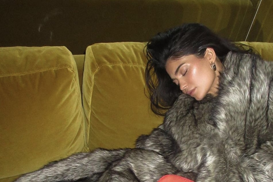 Kylie Jenner fans question the socialite's snatched jawline in new pics